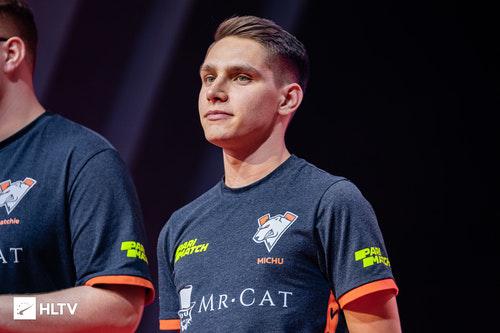 s1mple决定专注CS2竞技状态不再玩dota2